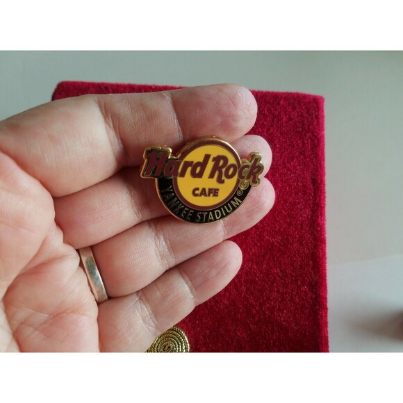 Hard Rock Cafe Yankee Stadium Pin Classic Core Logo NYS MLBP 2017 3D VQJSV - Picture 4 of 4